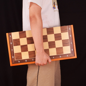 <span class=keywords><strong>Jeu</strong></span> <span class=keywords><strong>d</strong></span>'échecs en bois pliable Yu Sheng International – Échiquier portable <span class=keywords><strong>pour</strong></span> enfants et <span class=keywords><strong>d</strong></span>ébutants – Pièces haut de gamme au design saisissant - Product Image 4