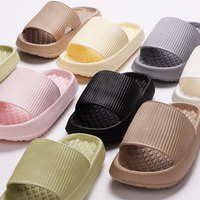 Sandales souples de créateur personnalisées avec logo imprimé du fabricant Pantoufles EVA Diapositives Chaussures de luxe Sandales d'été pour femmes