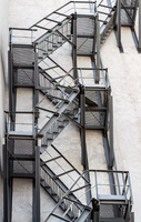 Escaliers en fer galvanisés à chaud de structure en acier extérieure moderne de Prima avec l'escalier d'étape de plaque à carreaux pour l'application de villa