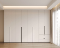 Ensemble de meubles de chambre à coucher minimaliste en MDF avec portes à fermeture douce pour un rangement de vêtements soigné