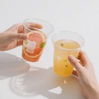 Gobelets en plastique PP à paroi simple, écologiques et jetables, avec couvercles bombés/plats, transparents givrés, tailles 8oz-24oz, pour café, jus, logo personnalisé