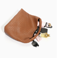 Sac hobo tissé pour femme en cuir vegan, sac fourre-tout avec fermeture magnétique, sac à bandoulière en cuir vegan avec pochette intérieure