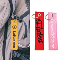 Llavero Tejido de Doble Cara Personalizado de Alta Calidad y Durabilidad, Tipo Jet Tag, Colores Vivos Anti-Decoloración con Marca Personalizada
