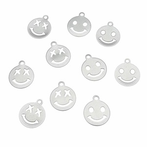 Dijes de acero inoxidable con cara sonriente para hacer joyas, accesorios DIY, pequeños colgantes, etiquetas redondas de color plateado - Product Image 1