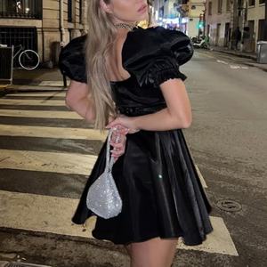 Nuevo Vestido de Princesa Dulce Personalizado, Vestido de Terciopelo de Alta Calidad con Cuello Cuadrado, Manga Abullonada y Mini Volantes - Product Image 2