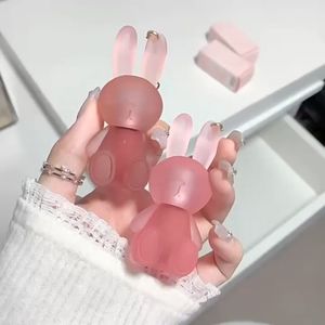 OEM ODM格格熊可爱兔子设计天鹅绒唇彩持久保湿不粘杯<span class=keywords><strong>2</strong></span>合1钥匙链唇彩 - Product Image 4