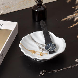 Plateau de rangement en céramique personnalisé, blanc, en forme d'éventail, pour montres, colliers, bagues, organiseurs - Product Image 1