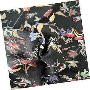Basso modello di fabbrica professionale personalizzato stampato classico nero motivo floreale tessuto misto lino di seta per l'indumento uso domestico
