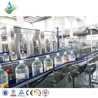 Machine automatique 3 en 1 pour le soufflage, le rinçage, le remplissage, le bouchage, l'étiquetage et l'emballage de bouteilles en plastique PET de 3L, 5L, 8L et 10L pour l'eau potable