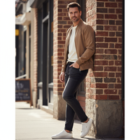 Jean slim homme taille mi-haute extensible, coupe ajustée, délavé vintage foncé, effet usé, avec broderies et détails appliqués, hiver, rivets ODM