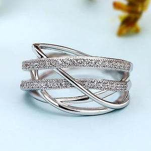 Anello da Donna in Oro Bianco con Diamante Taglio Brillante Rotondo Colore G Naturale, Fascia di Fidanzamento di Lusso - Product Image 2