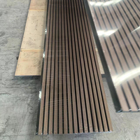 Panneaux acoustiques en placage de bois naturel au design moderne Akupanels Mur à lattes en bois pour insonoriser dans la chambre à coucher