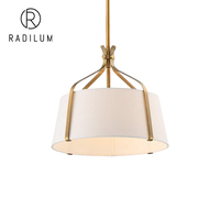 Suspension moderne élégante en laiton avec abat-jour conique en tissu blanc, style hôtel américain, pour salle à manger, avec LED