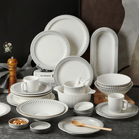 Services de Table Haut de Gamme en Céramique – Assiettes et Bols Nordiques Blancs – Vaisselle de Luxe en Porcelaine