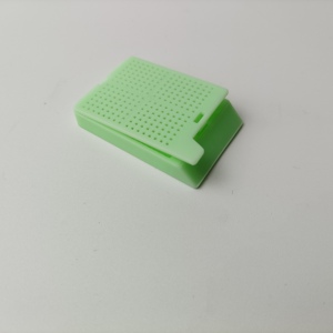 Suministros de laboratorio Material de PP desechable médico No desmontable Histología Patología Agujeros cuadrados Cassette de incrustación de tejido con tapa - Product Image 4