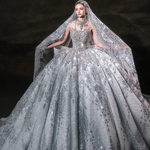 Robe de mariée moderne et époustouflante LSHT124, avec décolleté en V, appliques de cristaux lourdement perlées, broderies et traîne chapelle, longueur ras du sol - Product Image 2