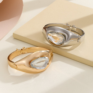 2024 nouveauté bijoux de mode conception exagérée plusieurs couches en métal <span class=keywords><strong>manchette</strong></span> large ouverte pour les femmes or <span class=keywords><strong>manchette</strong></span> bracelets femmes - Product Image 2