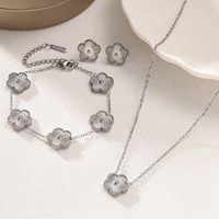 Superbe ensemble de bijoux INS tendance en acier titane de 13 mm avec trèfle à cinq feuilles porte-bonheur : collier, bracelet et boucles d'oreilles pour femme