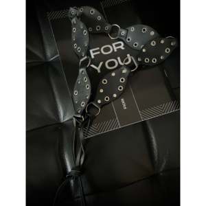 เข็มขัดผู้หญิง Fiori รุ่น Y2K ทำจากหนัง PU พร้อมหัวเข็มขัดรูปตัว D ตกแต่งด้วยฮาร์ดแวร์เหล็ก สีดำ สำหรับสไตล์ของคุณ - Product Image 1