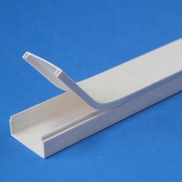 Système de gestion et de câblage électrique en PVC : gaines de câblage et accessoires coudés en PVC, conçus pour les dimensions 10x10, 20x12, 40x25