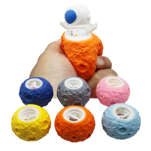 Nouveau jouet créatif en TPR, astronaute lunaire à presser, exploration planétaire douce pour enfants, tasse éducative anti-stress pour enfants - Product Image 6