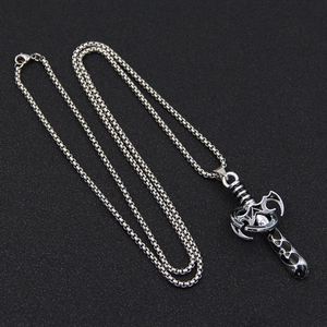 Collier personnalisé en acier inoxydable avec pendentif crâne pour homme, en argent époxy noir et blanc, style sport football - Product Image 3