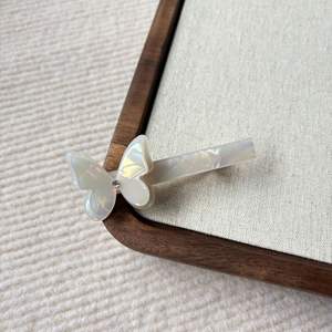 Pinza de Pelo Coreana 2025 con Mariposa Tridimensional de Acetato, Pinza Lateral Tipo Pico de Pato para Niñas con Temática Animal - Product Image 2