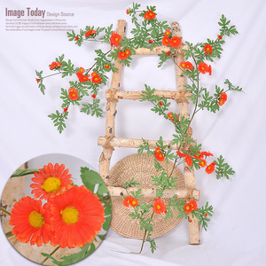 ดอกเดซี่ประดิษฐ์แบบพวงมาลัย สำหรับตกแต่งรั้วบ้านและผนัง - Product Image 2
