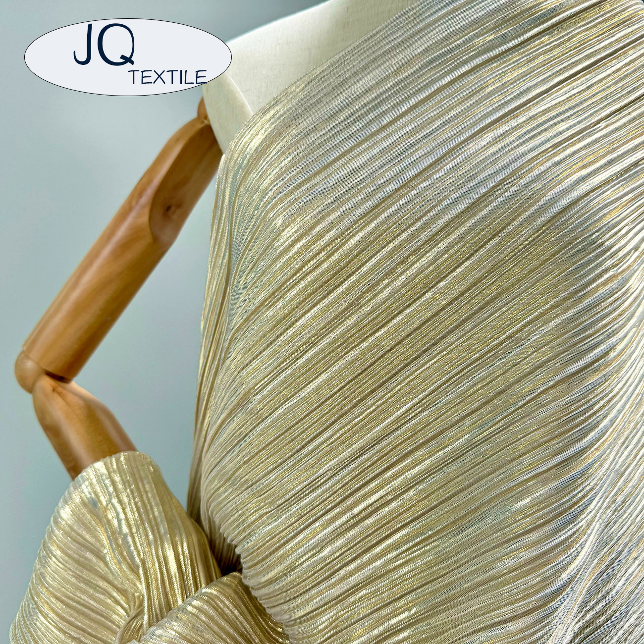 Women's Soft Knitted Foil Fabric Widely Used Fashion Design Shiny Foil Fabric Pleated Wrinkle Gradient Fabric for Women Dress
