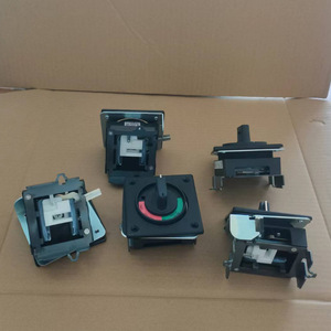 Manija de interruptor de alimentación FANUC para gabinete MATE 2P 220V con indicador rojo y verde - Product Image 3