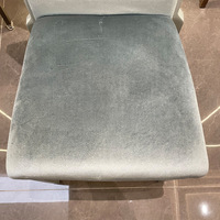 Chaise de salle à manger pliable en aluminium minimaliste moderne avec dossier confortable rembourré en tissu pour hôtel, restaurant, usage domestique