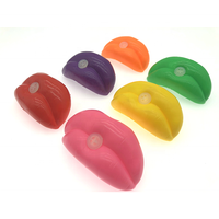 Jokez n Prankz Sifflet en plastique certifié EN71, Lèvres en cire, Sachet plastique, 5-7 ans, Unisexe, Ensemble combiné de 6, Cadeau de fête original, Blagues et farces