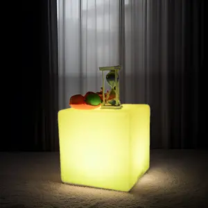 Sedia a cubo a LED di Design moderno con 16 colori RGB che cambia posti a sedere per esterni illuminati realizzati con LLDPE confezionati per posta