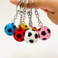 Porte-clés de football créatif de 3,5 cm en PVC souple, accessoires de bijoux en métal simulé, pendentif pour sacs et sacs à dos, cadeau sportif