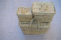 Boîte vintage en feuilles de palmier tressées avec deux poignées, motif carré ajouré, décorée de boutons, style marocain, unisexe, rectangulaire MA