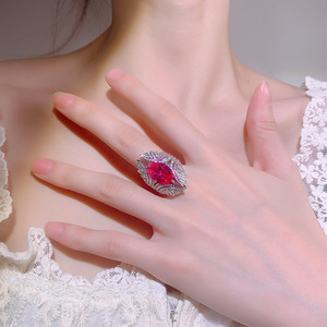 Anello da Cocktail con Zircone Ovale e Ali, Placcato in Rame, Regolabile, Gioiello con Gemma per Donne - Product Image 2
