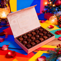 Boîte à chocolat rigide personnalisée raffinée pour cadeaux gourmands avec logo sophistiqué et emballage en carton haut de gamme