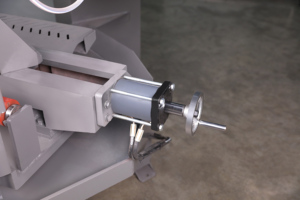 Sierra de cinta industrial automática horizontal de control numérico para corte de metal, máquina de sierra especial con motor de engranajes de alimentación rígida - Product Image 6