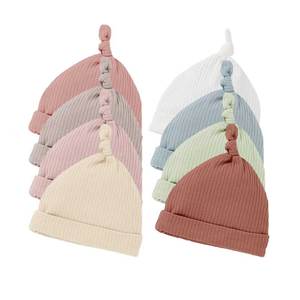 Bonnet bébé nouveau-né côtelé 4x2 en coton biologique 95% et élasthanne 5% uni, vente en gros - Product Image 1