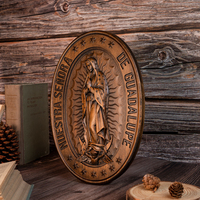 Relief en bois ovale Notre-Dame de Guadalupe, icône mariale sculptée ovale pour la décoration murale et les expositions d'art religieux de la Vierge Marie