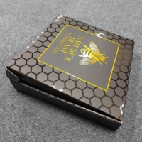 Boîte d'expédition en carton ondulé noir personnalisée, boîte d'expédition noire mate avec logo brillant, boîte d'expédition avec vernis sélectif UV