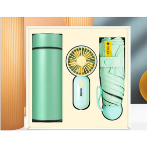Parapluie personnalisé pour l'heure d'été avec bouteille d'eau et ventilateur portable pour coffret cadeau de graduation - Product Image 2