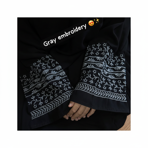 เสื้อผ้ามุสลิมแบบดั้งเดิมและเครื่องประดับปักด้วยมือหรูหราของผู้หญิง - Product Image 1