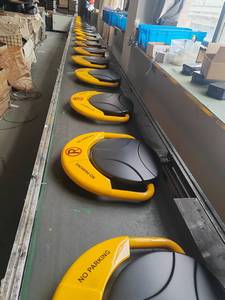 Dispositivo di bloccaggio del Guardrail in acciaio alimentato ad energia solare e a batteria per apparecchiature di parcheggio a distanza per proteggere i parcheggi - Product Image 4