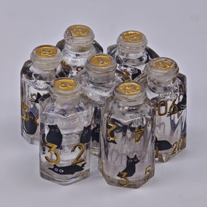 Maßgefertigte Flüssigkern-Würfel/Zweifarbige/Glitzer-Schimmer-Würfel in Würfelförmiger Flasche Polyedrisches Harz-Würfelset - Product Image 6