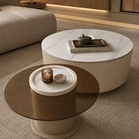 Table basse en marbre écologique et durable, avec cadre en bois courbé, surdimensionnée, finition personnalisée, salon, arrondie, crème beige