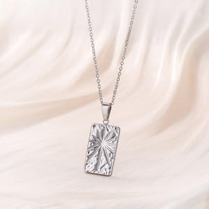 Collana personalizzata in acciaio inossidabile placcatura in oro Non appannato alla moda catena a maglie zircone principale numero croce fiore - Product Image 3