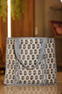 Bolso de mano de algodón con estampado de bloque de mano Floral azul hecho a mano indio ecológico duradero de gran capacidad cierre de cremallera Jaipur Travel - Product Image 2