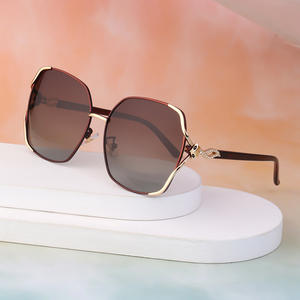 Lunettes de soleil polarisées surdimensionnées élégantes pour femmes, protection UV400 anti-éblouissement, protection solaire pour la conduite, accessoires de voyage tendance - Product Image 1