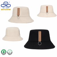 Chapeaux Bob Décontractés Beige à Large Bord avec Anneau Métallique et Patch Logo Personnalisé pour Femme – Protection Solaire – Style Urbain Tendance